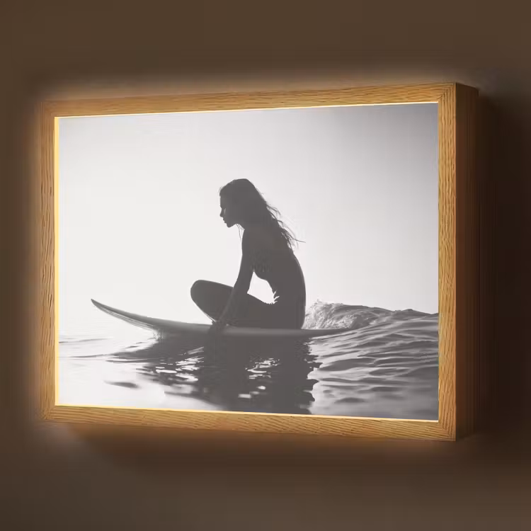 Lightbox - Wandlamp - Silhouet - Vrouw - Surfplank - Water — 1