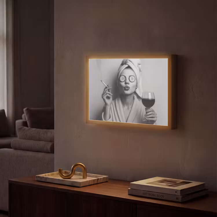 Lightbox - Wandlamp - Vrouw - Masker - Wijn - Sigaret — 2