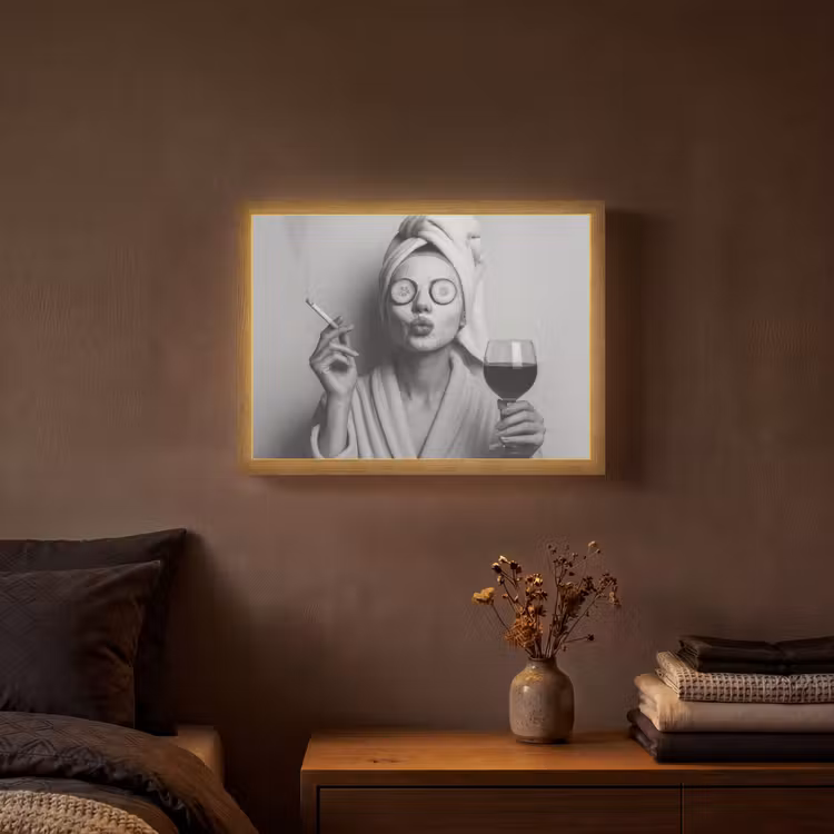 Lightbox - Wandlamp - Vrouw - Masker - Wijn - Sigaret — 3