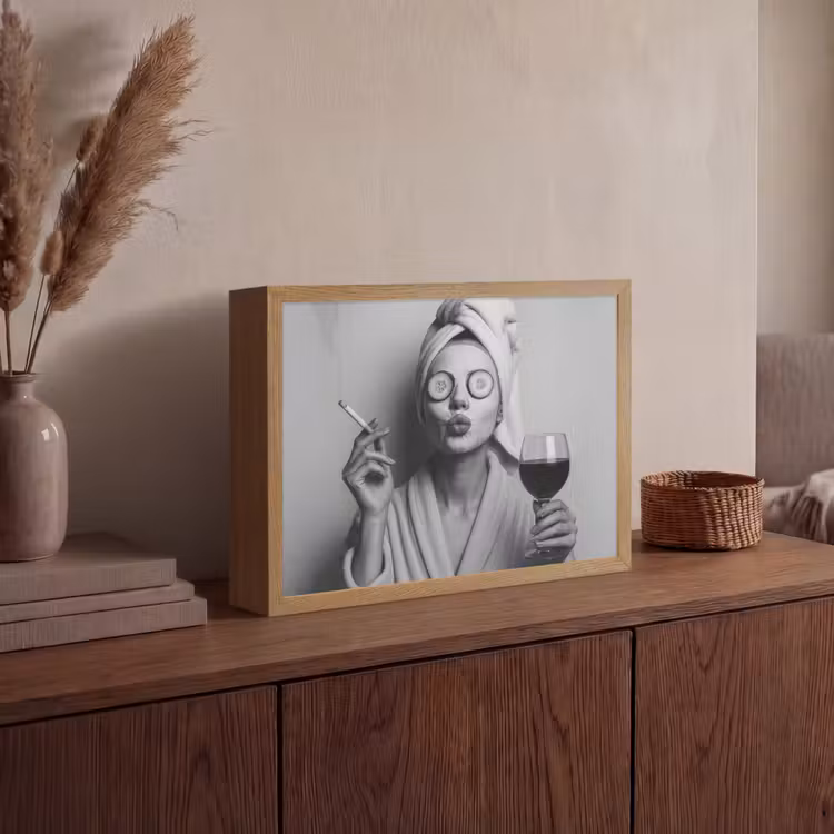 Lightbox - Wandlamp - Vrouw - Masker - Wijn - Sigaret — 4
