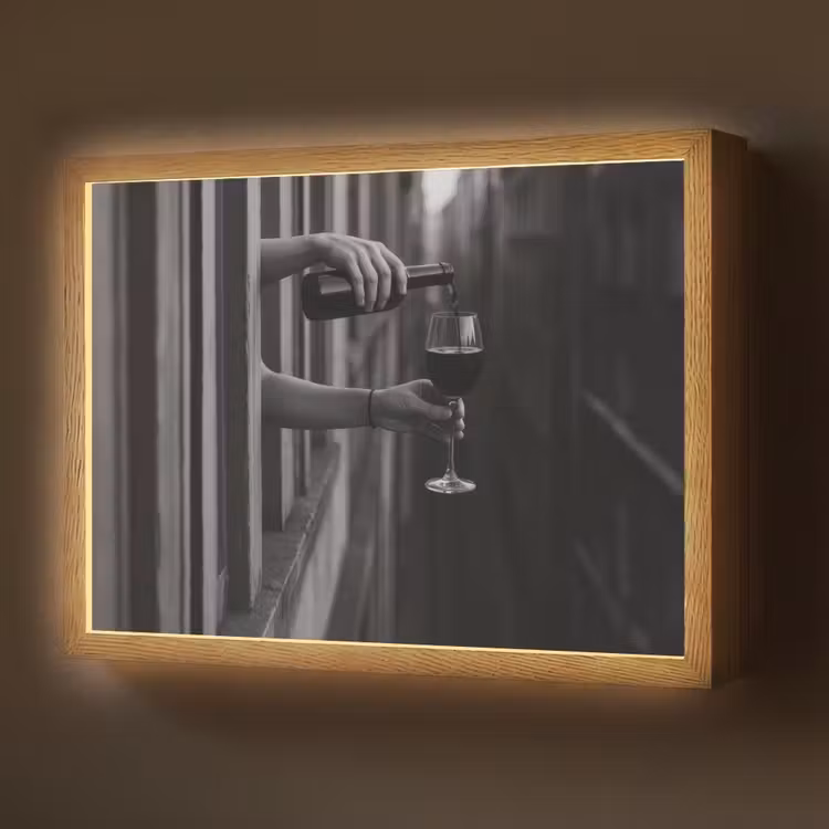 Lightbox - Wandlamp - Wijnfles - Glas - Handen - Raam — 1