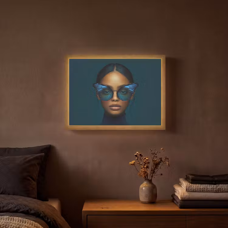 Lightbox - Wandlamp - Vrouw - Vlinder - Bril - Blauw - Modern - Portret — 3