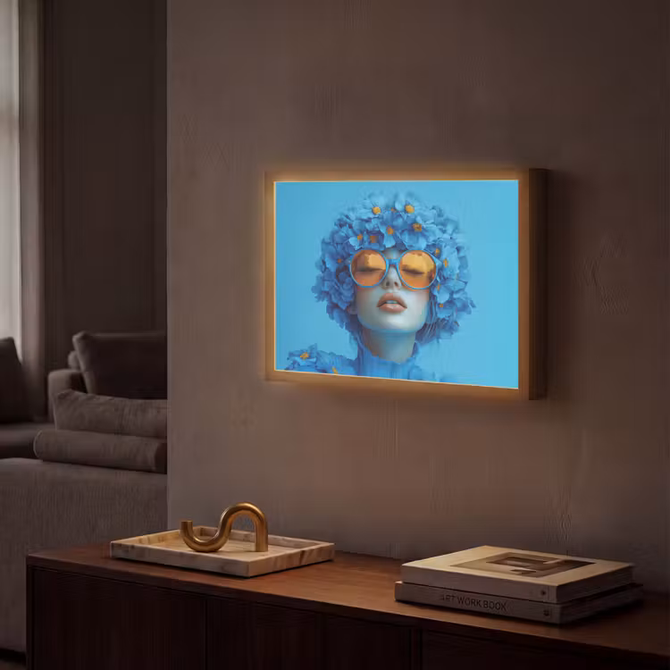Lightbox - Wandlamp - Vrouw - Bloem - Blauw - Modern - Bril - Portret — 2